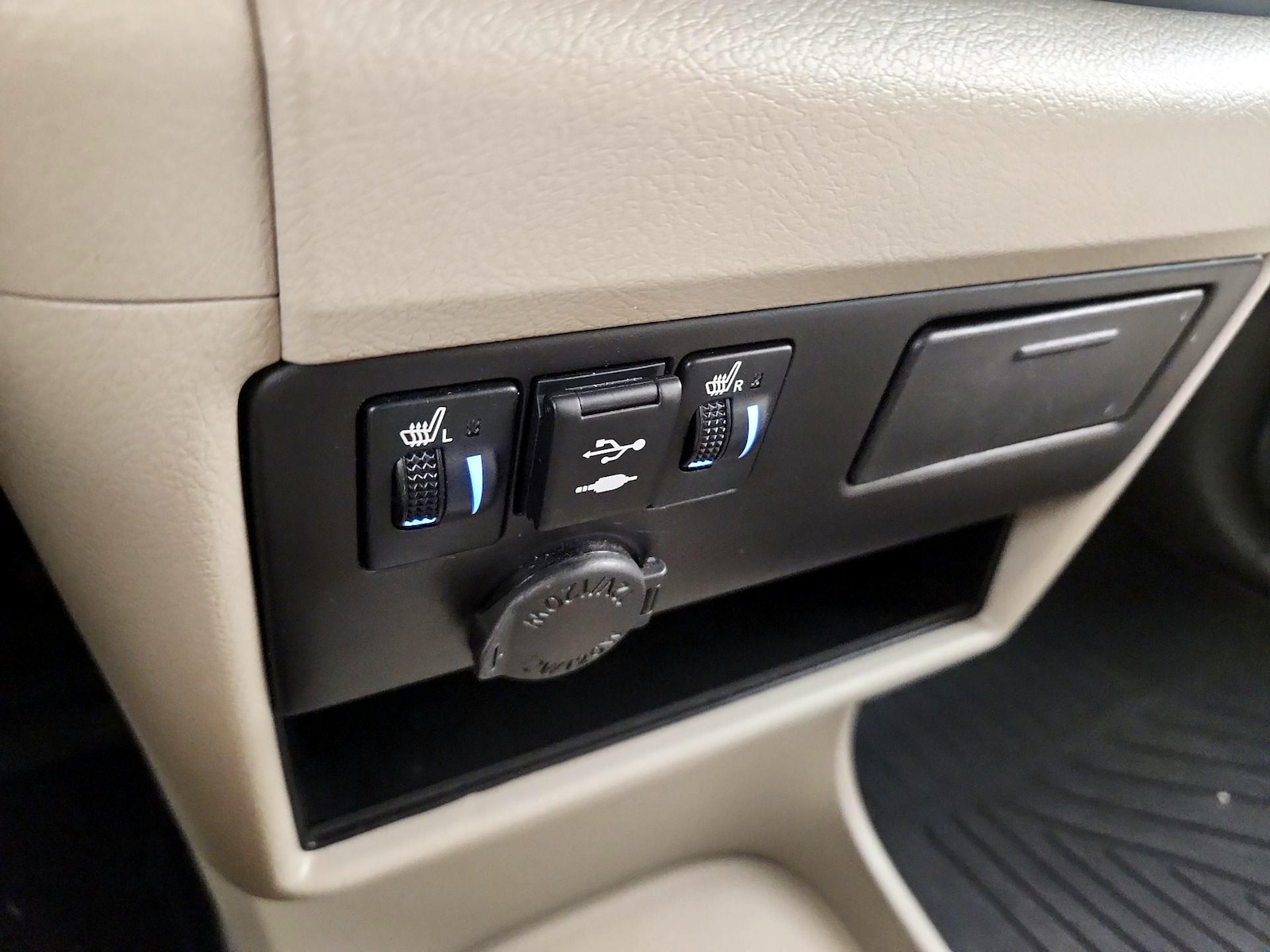 2019 Toyota Sienna XLE - Photo 20