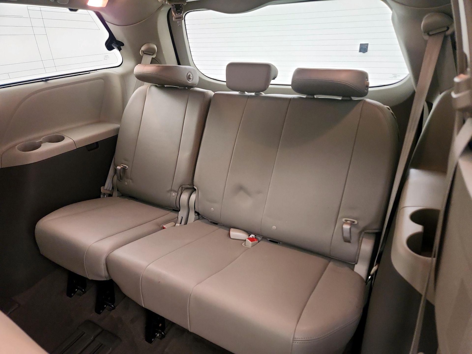 2019 Toyota Sienna XLE - Photo 23