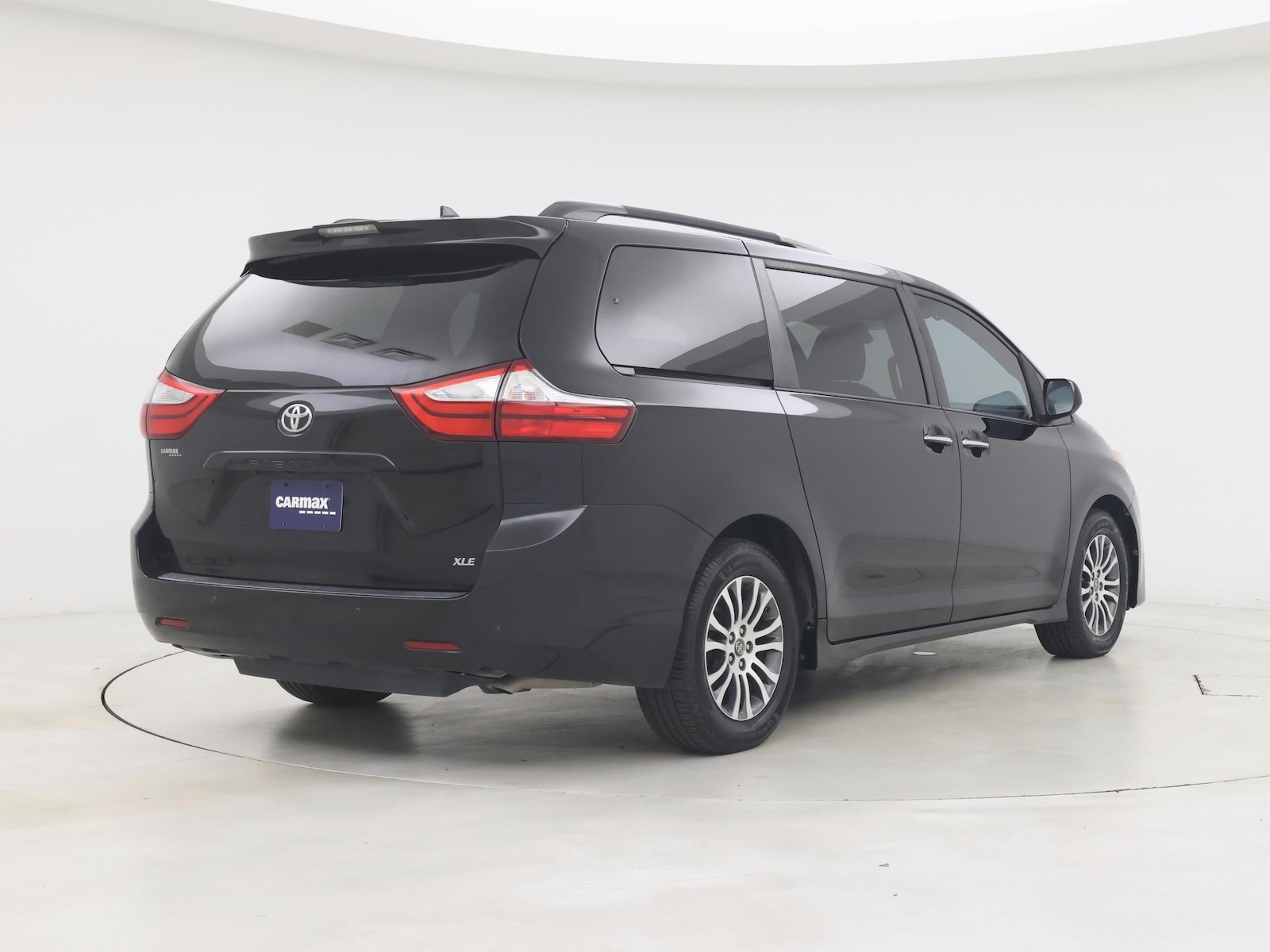 2019 Toyota Sienna XLE - Photo 9