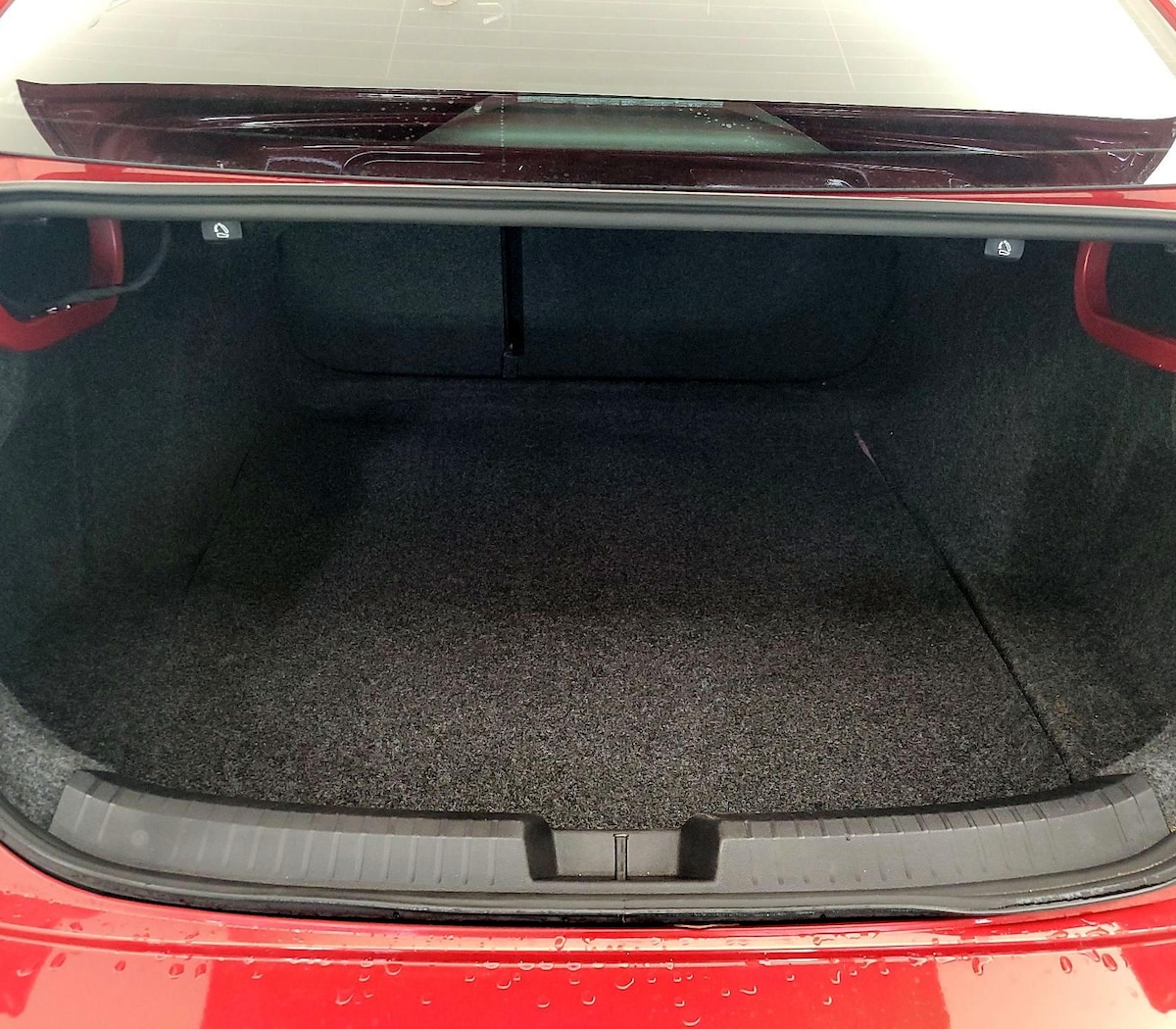 Trunk/Cargo (Seats Up)