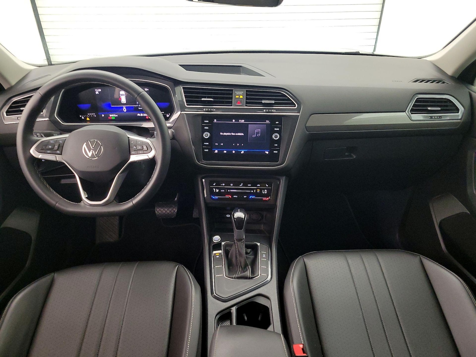 2023 Volkswagen Tiguan SE - Photo 10