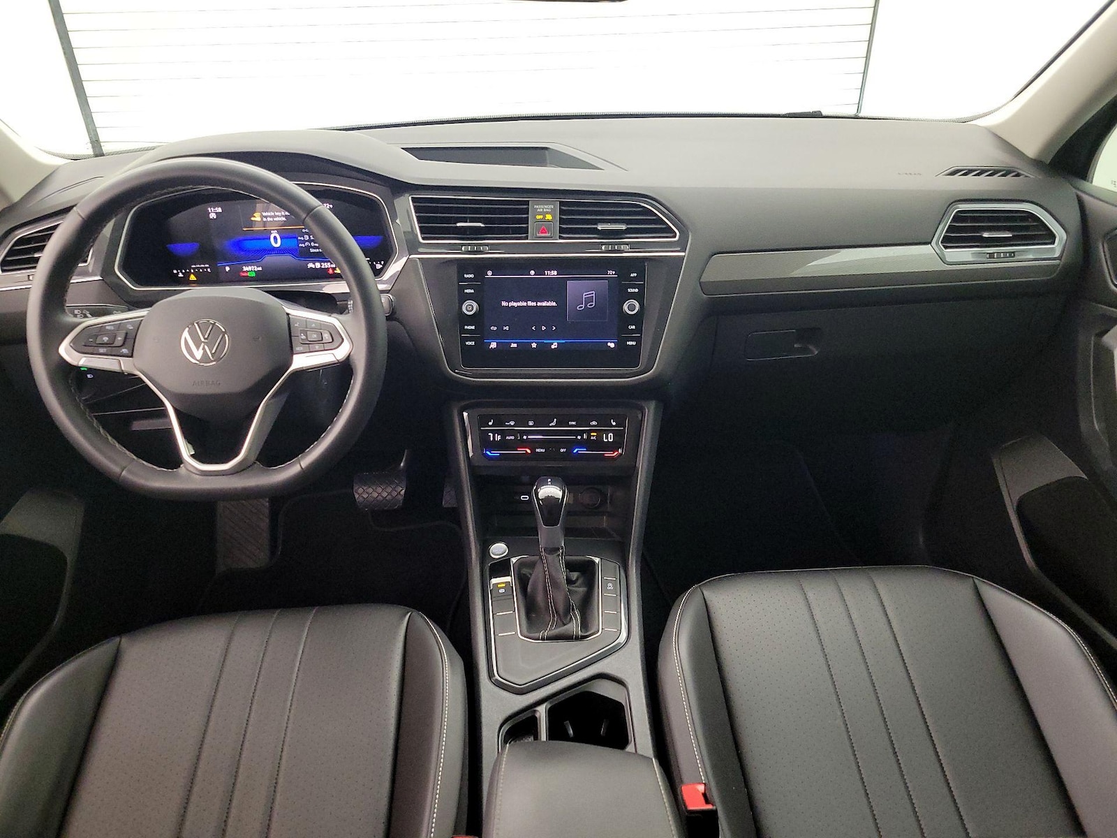 2023 Volkswagen Tiguan SE - Photo 12