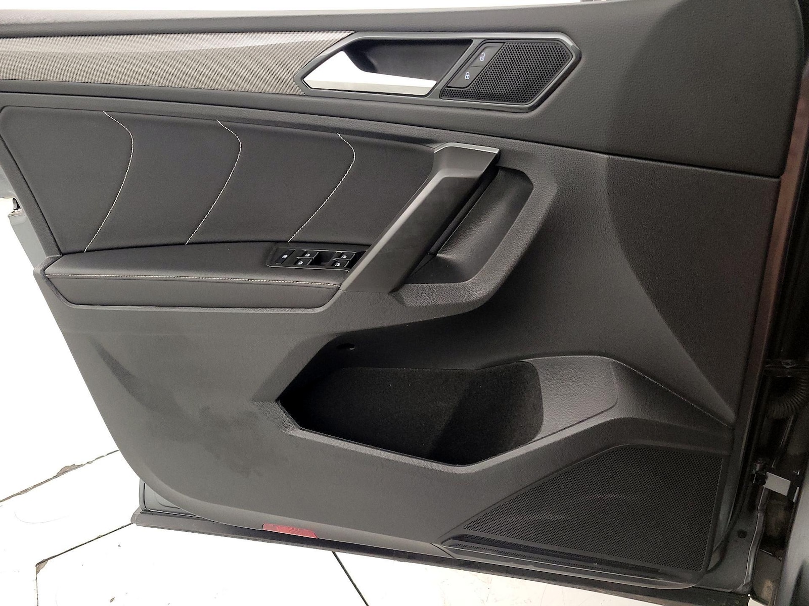 2023 Volkswagen Tiguan SE - Photo 13