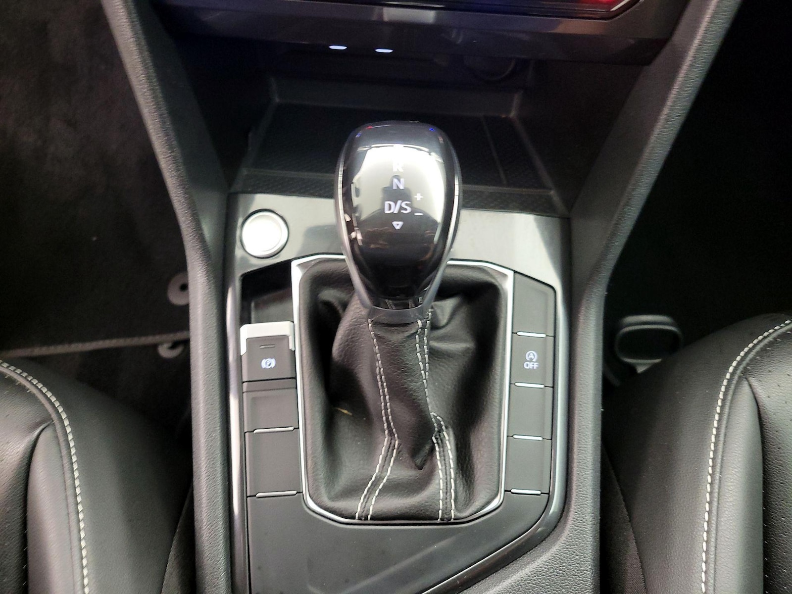 2023 Volkswagen Tiguan SE - Photo 18