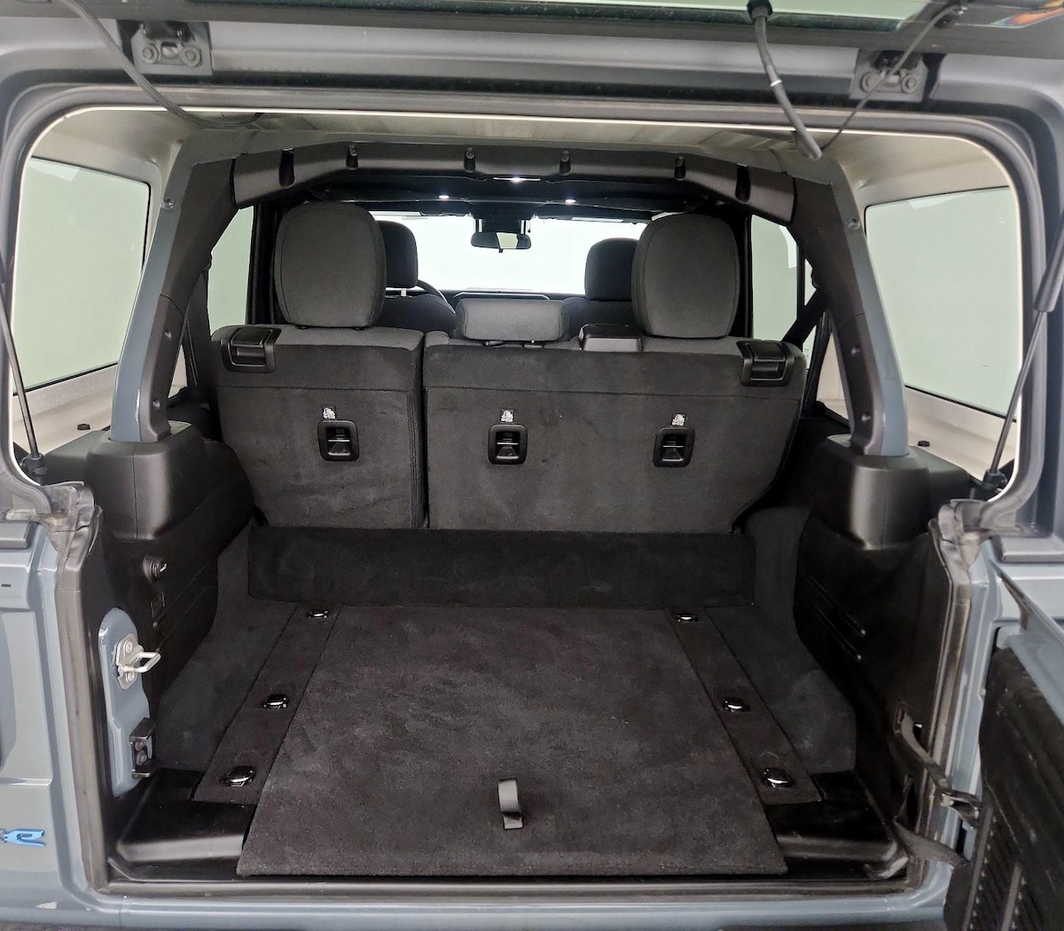 Trunk/Cargo (Seats Up)