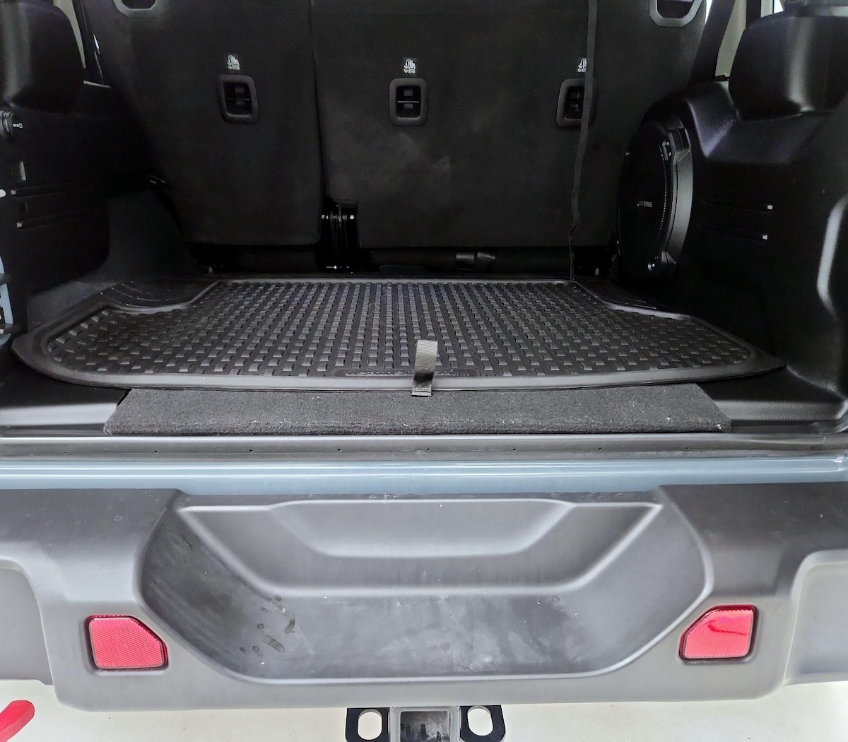 Trunk/Cargo (Seats Up)