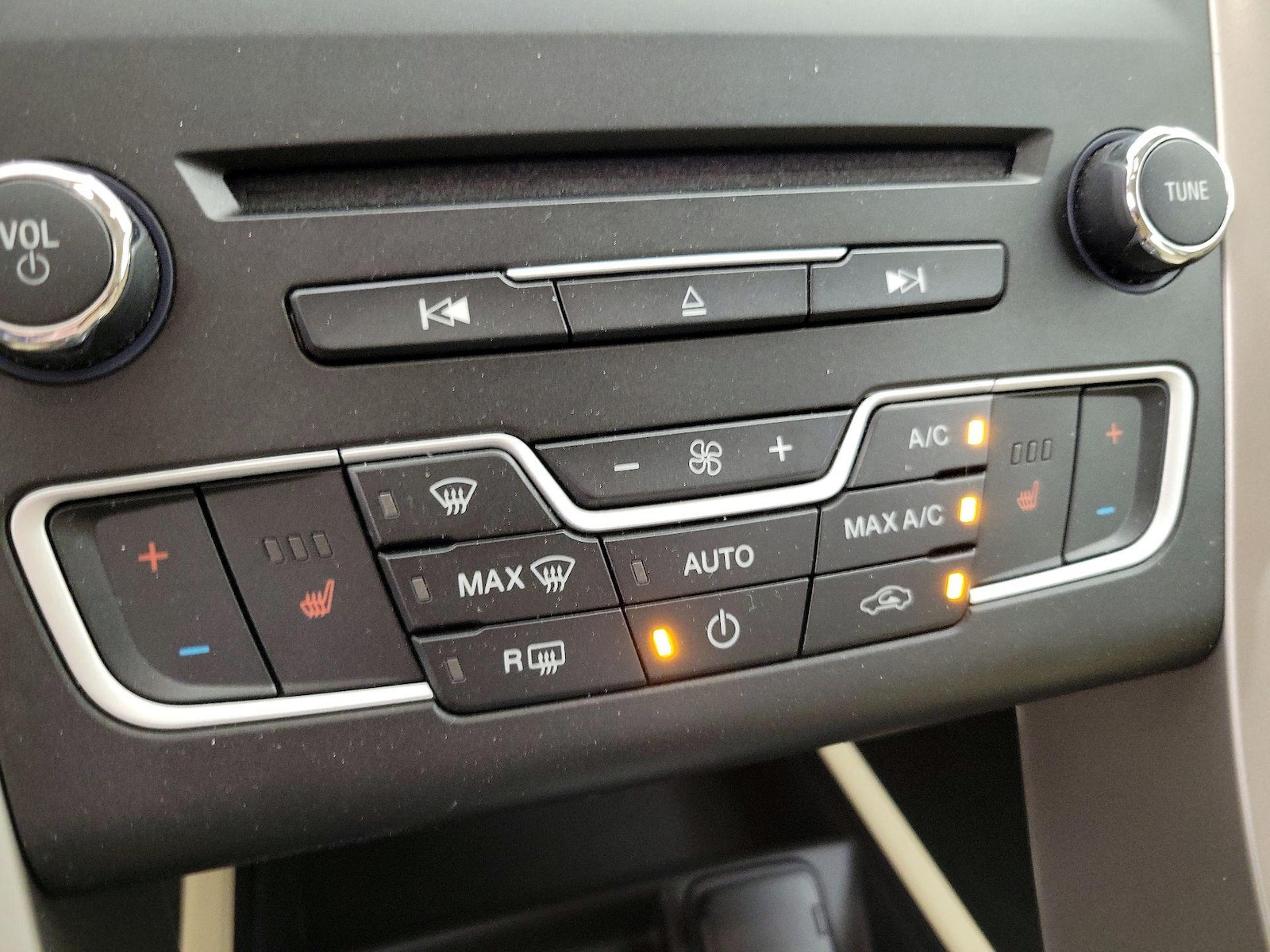 2016 Ford Fusion SE - Photo 18