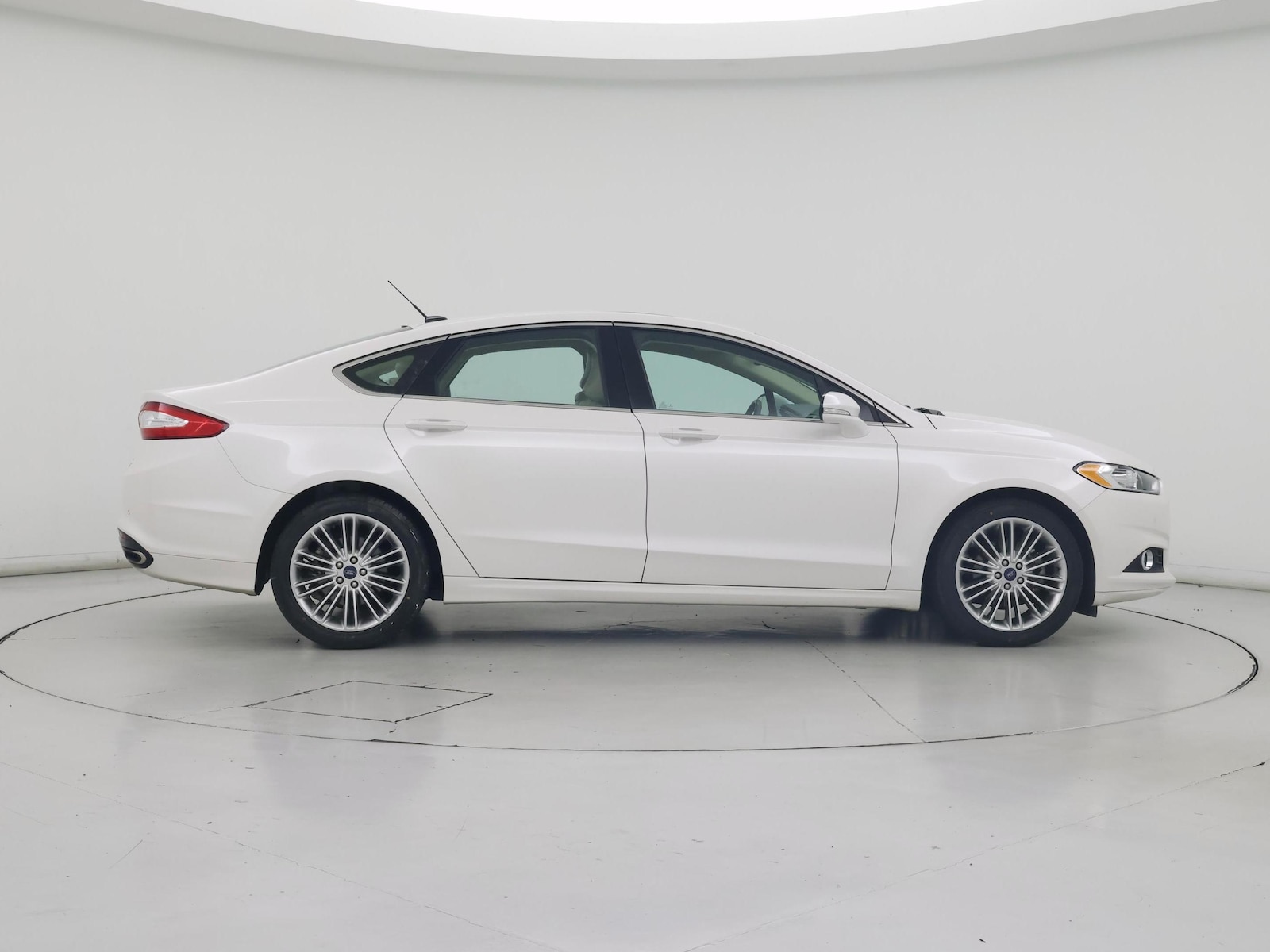 2016 Ford Fusion SE - Photo 8
