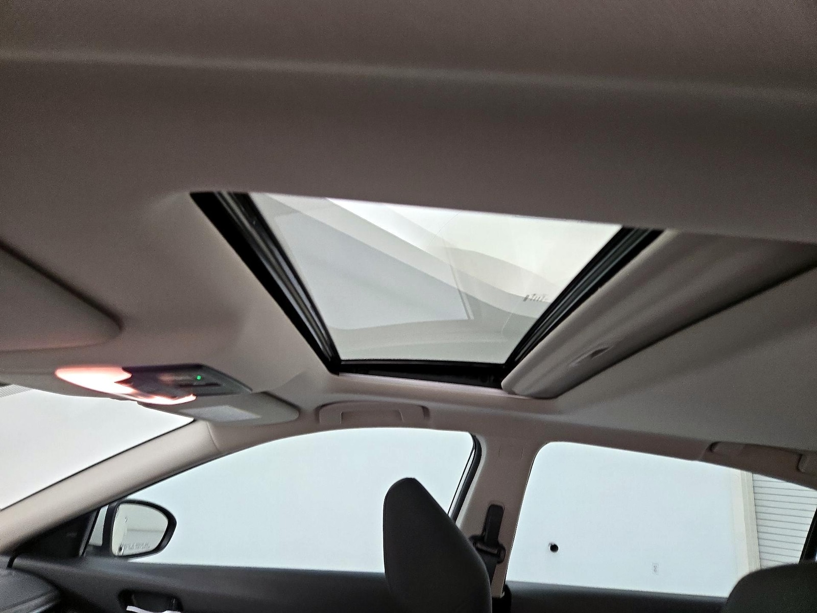 Sunroof(s) & Overhead Airbags