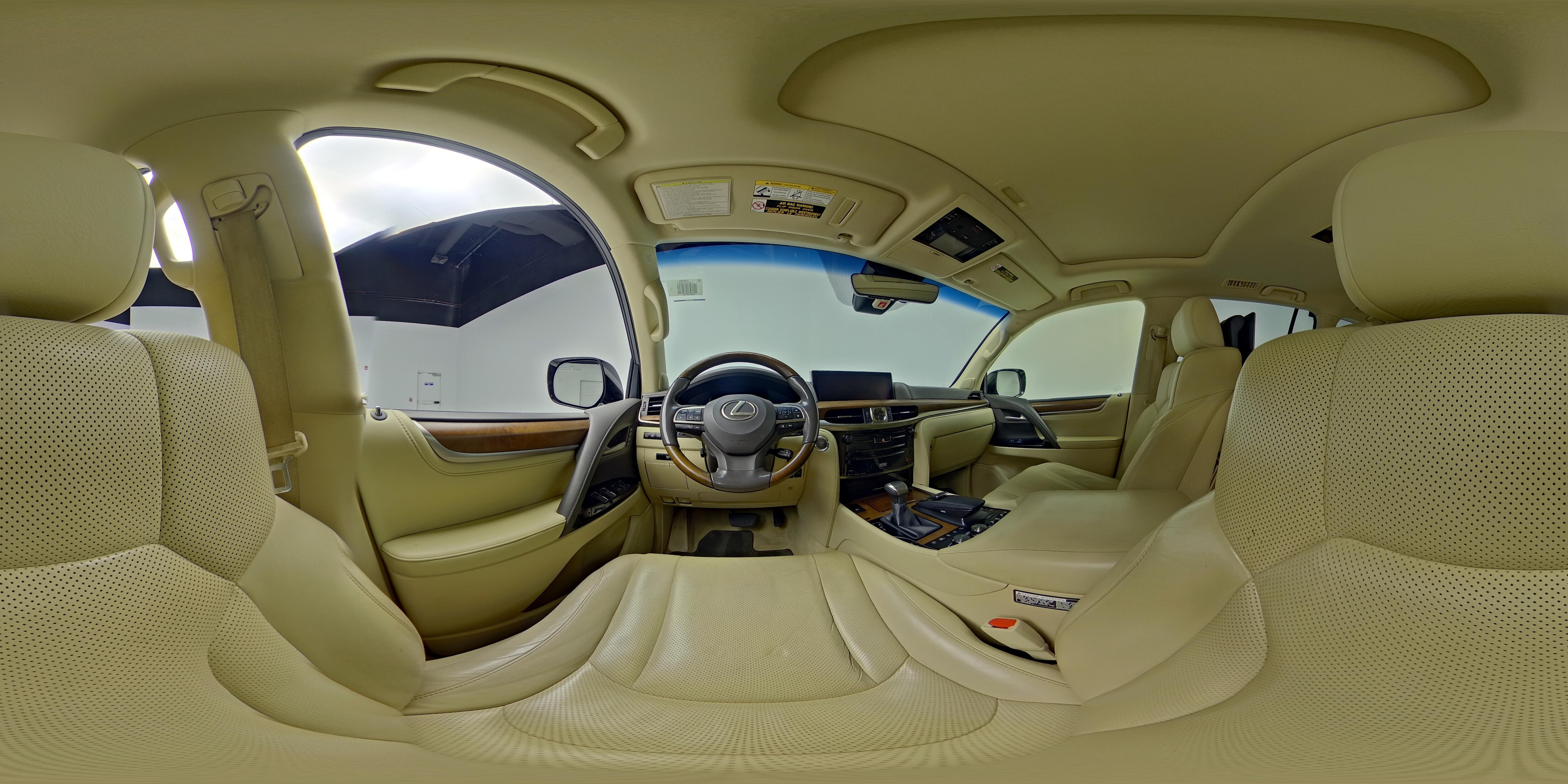 2017 Lexus LX 570 - Photo 30
