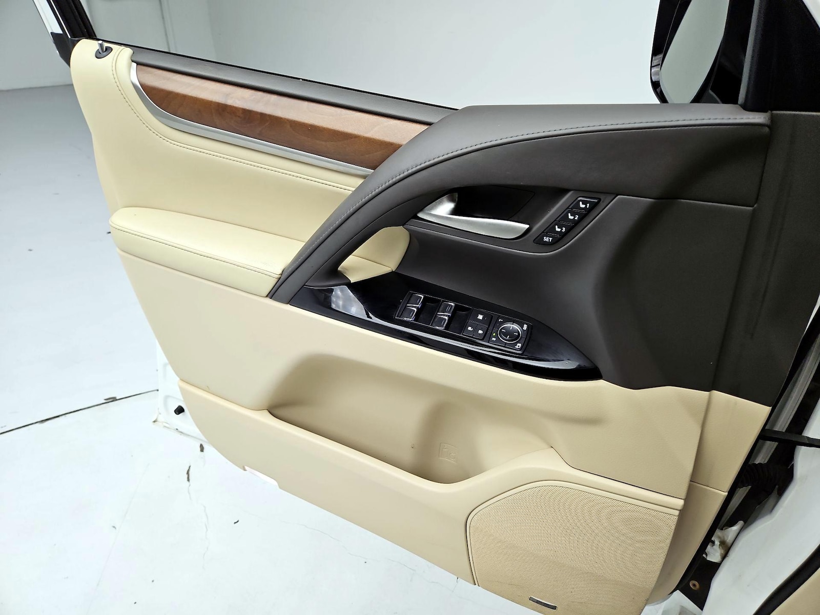 2017 Lexus LX 570 - Photo 13