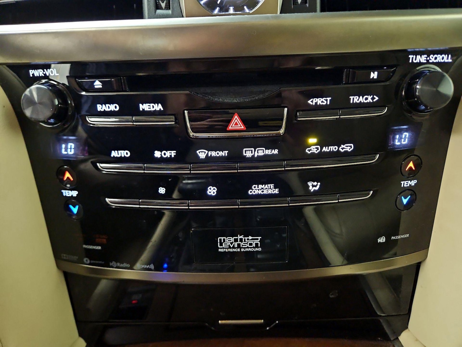 2017 Lexus LX 570 - Photo 18