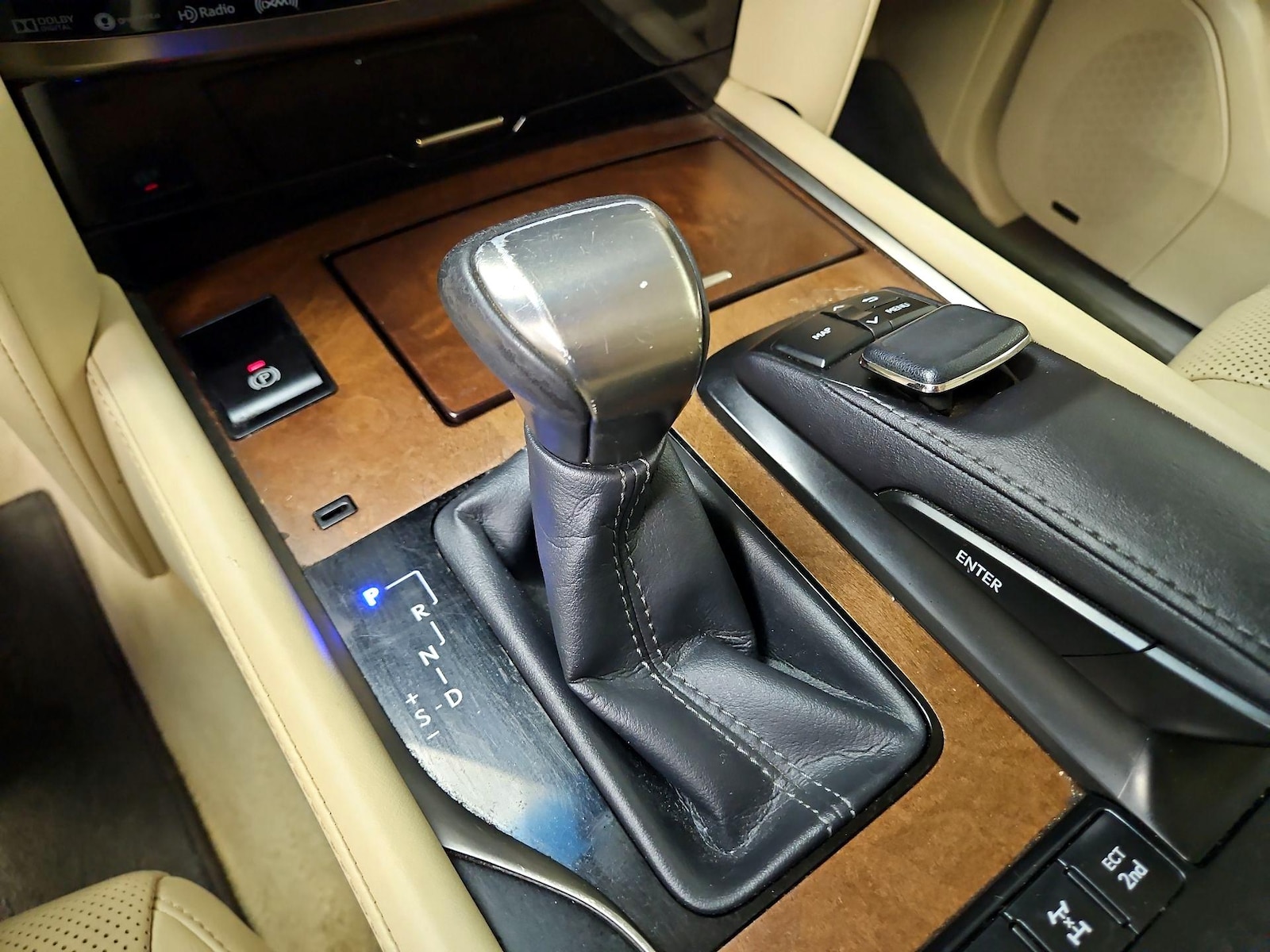 2017 Lexus LX 570 - Photo 19