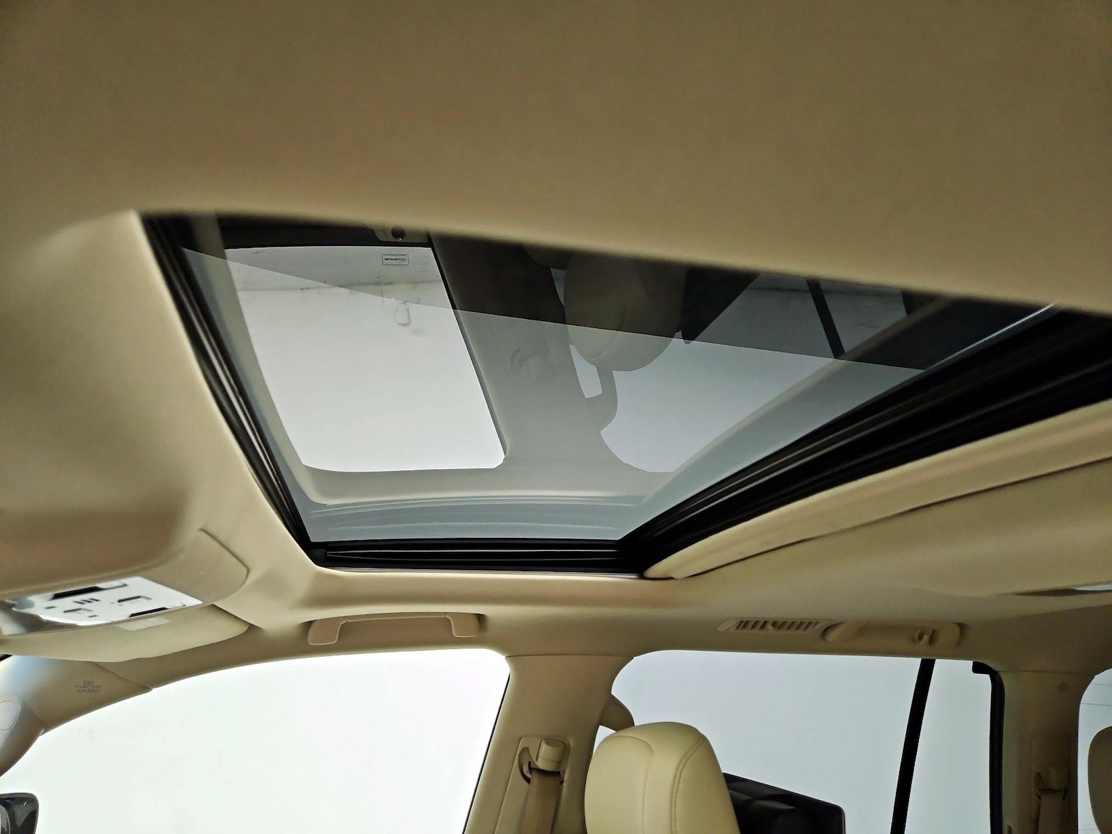 Sunroof(s) & Overhead Airbags