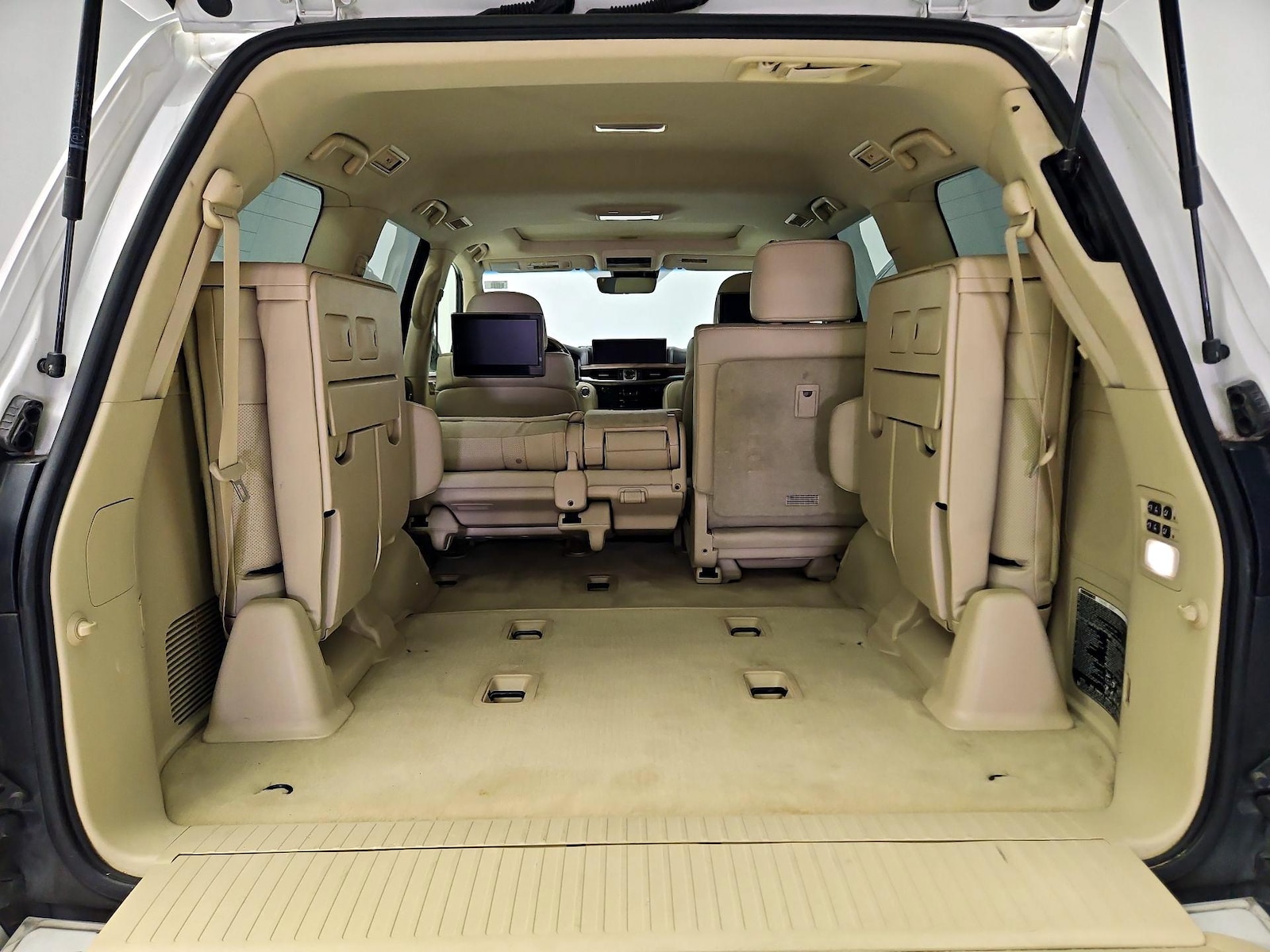 2017 Lexus LX 570 - Photo 25