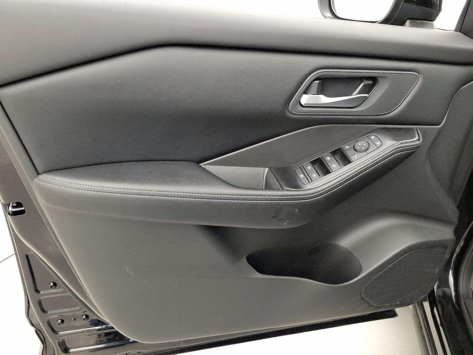 2025 Nissan Rogue SV - Photo 13