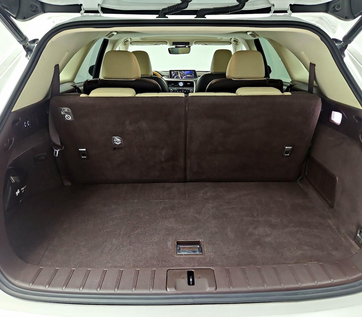 Trunk/Cargo (Seats Up)