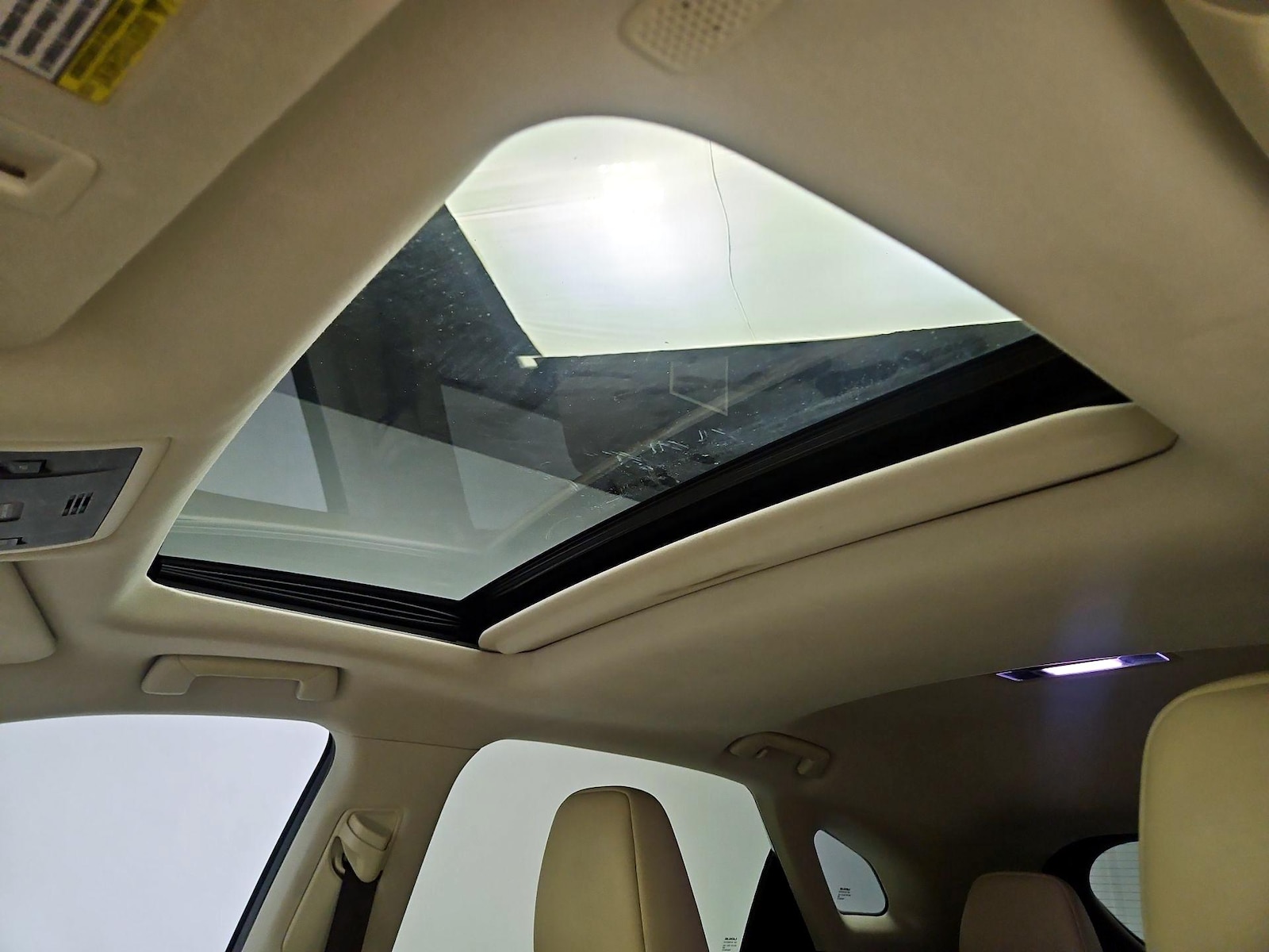 Sunroof(s) & Overhead Airbags