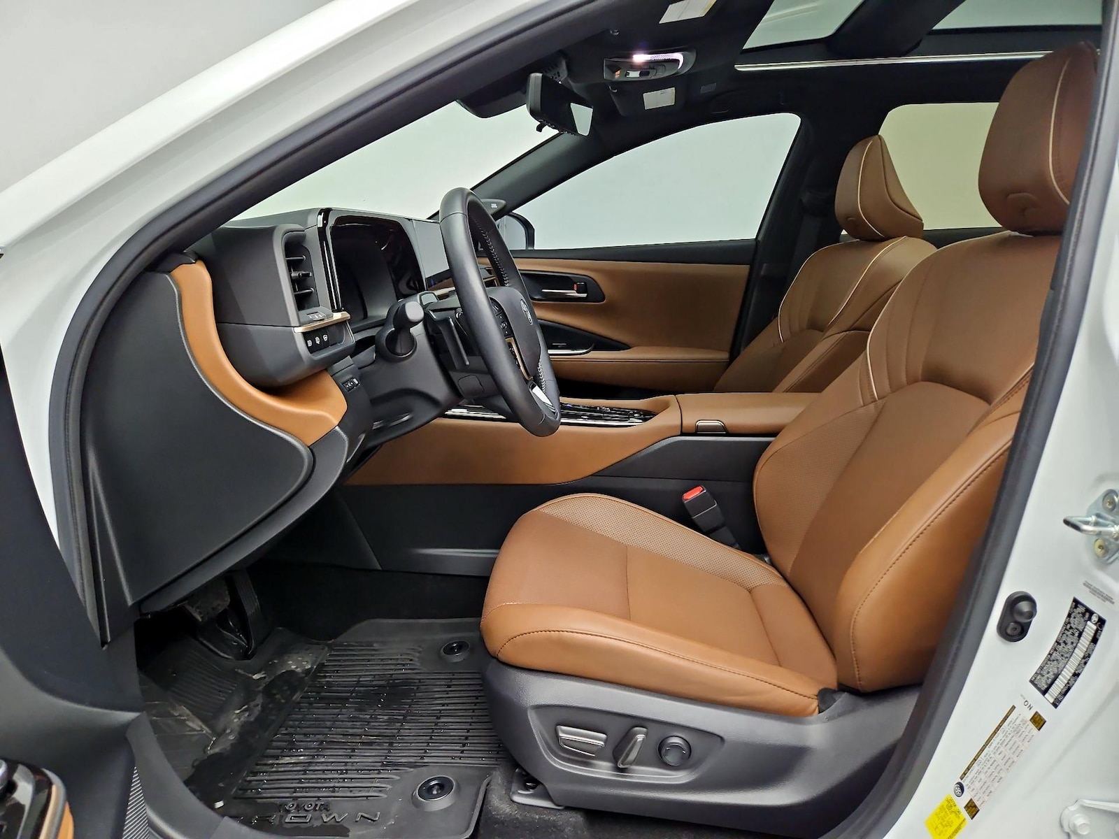 2025 Toyota Crown Signia Limited - Photo 12
