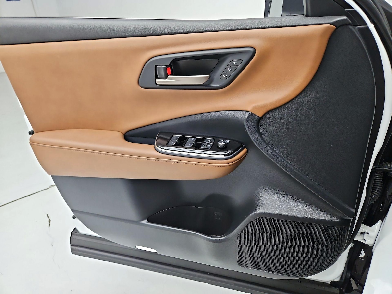 2025 Toyota Crown Signia Limited - Photo 13