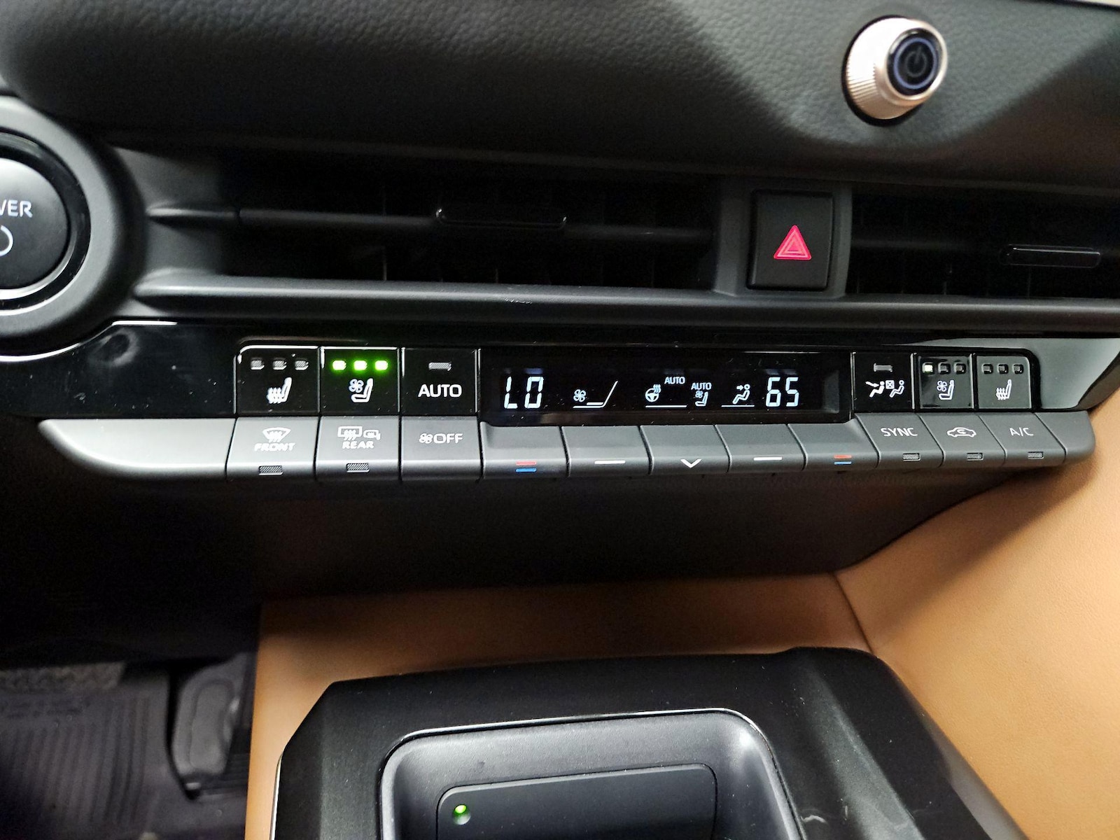 2025 Toyota Crown Signia Limited - Photo 17