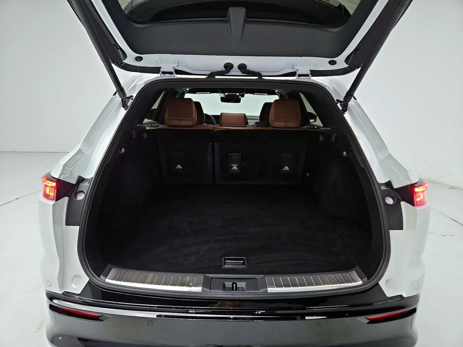 2025 Toyota Crown Signia Limited - Photo 22