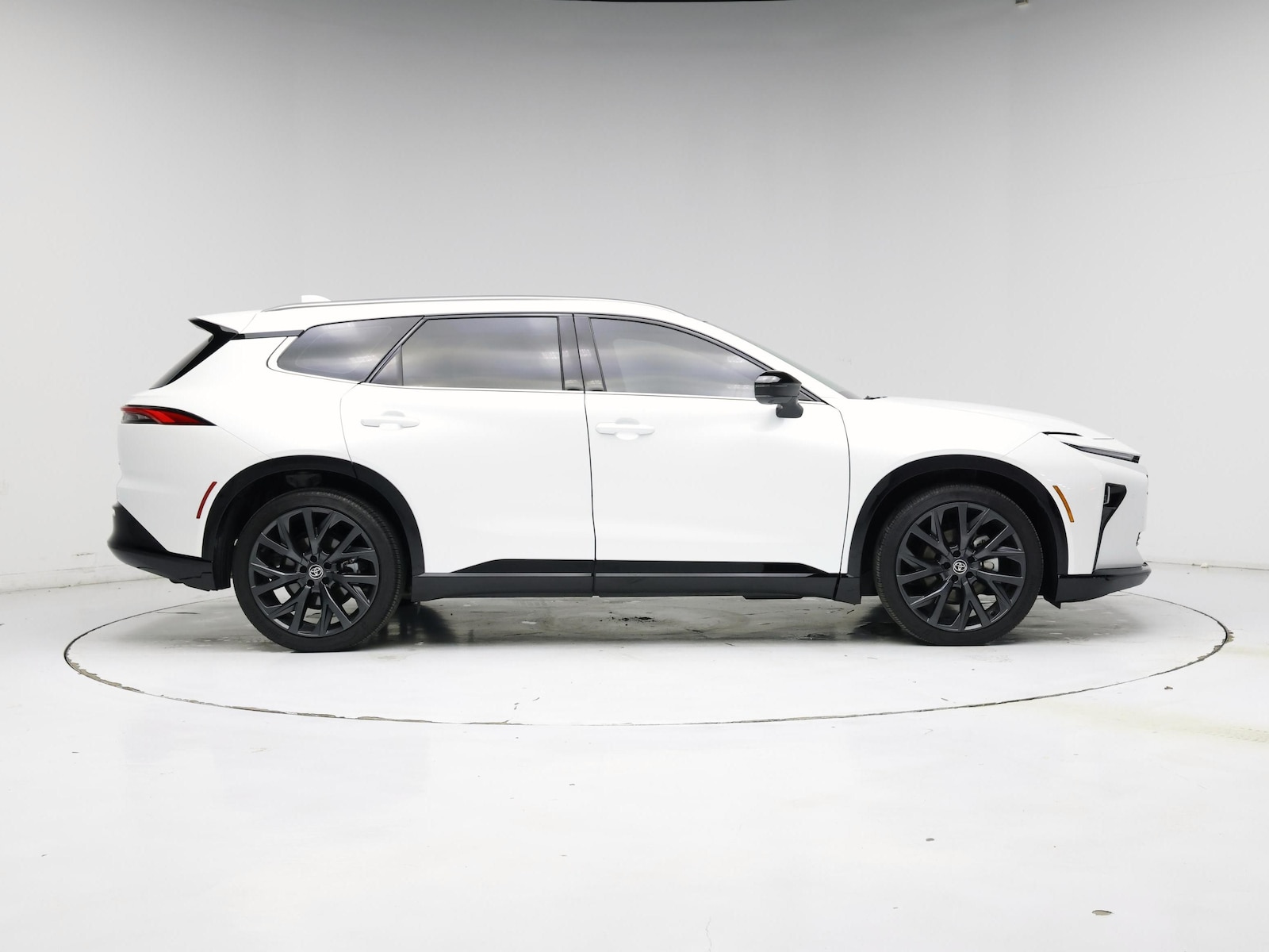 2025 Toyota Crown Signia Limited - Photo 8