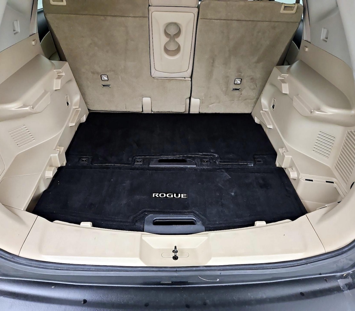 Trunk/Cargo (Seats Up)