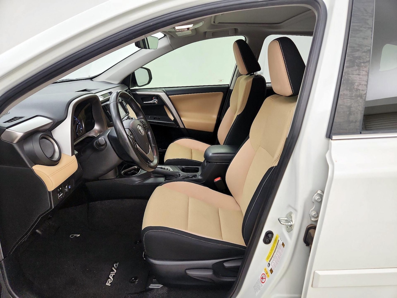 2018 Toyota RAV4 XLE - Photo 12