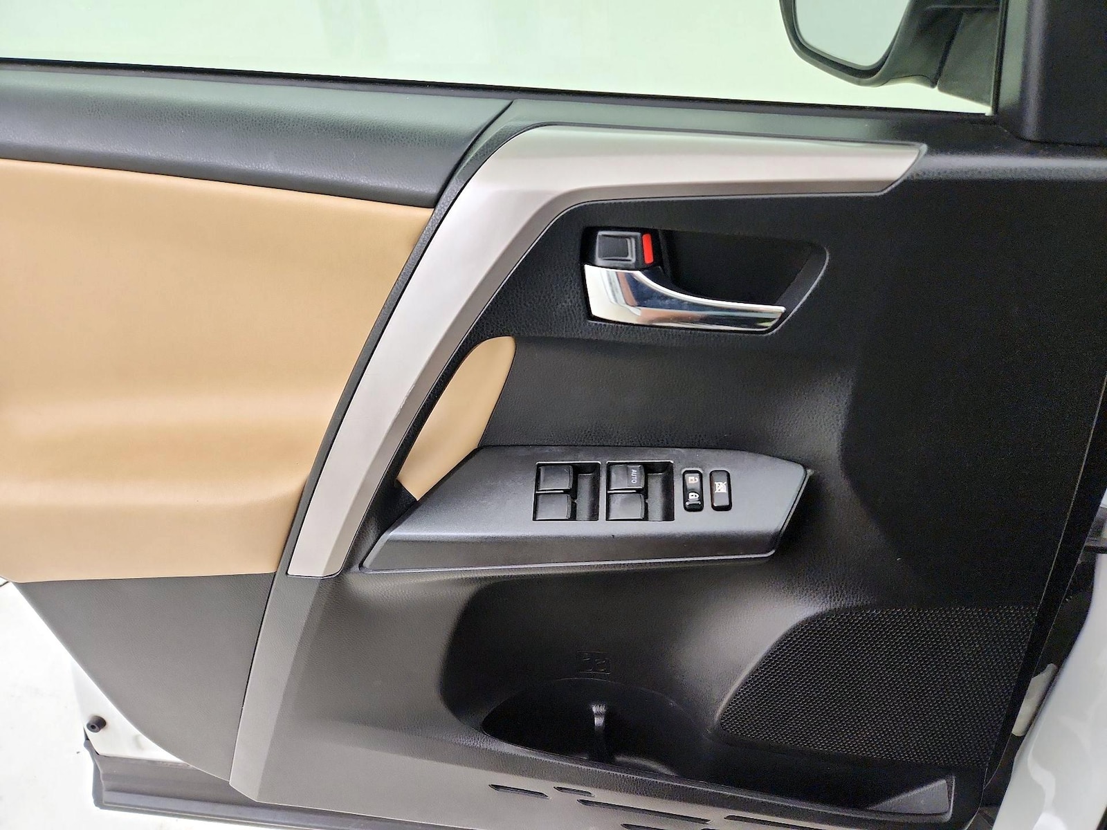 2018 Toyota RAV4 XLE - Photo 13