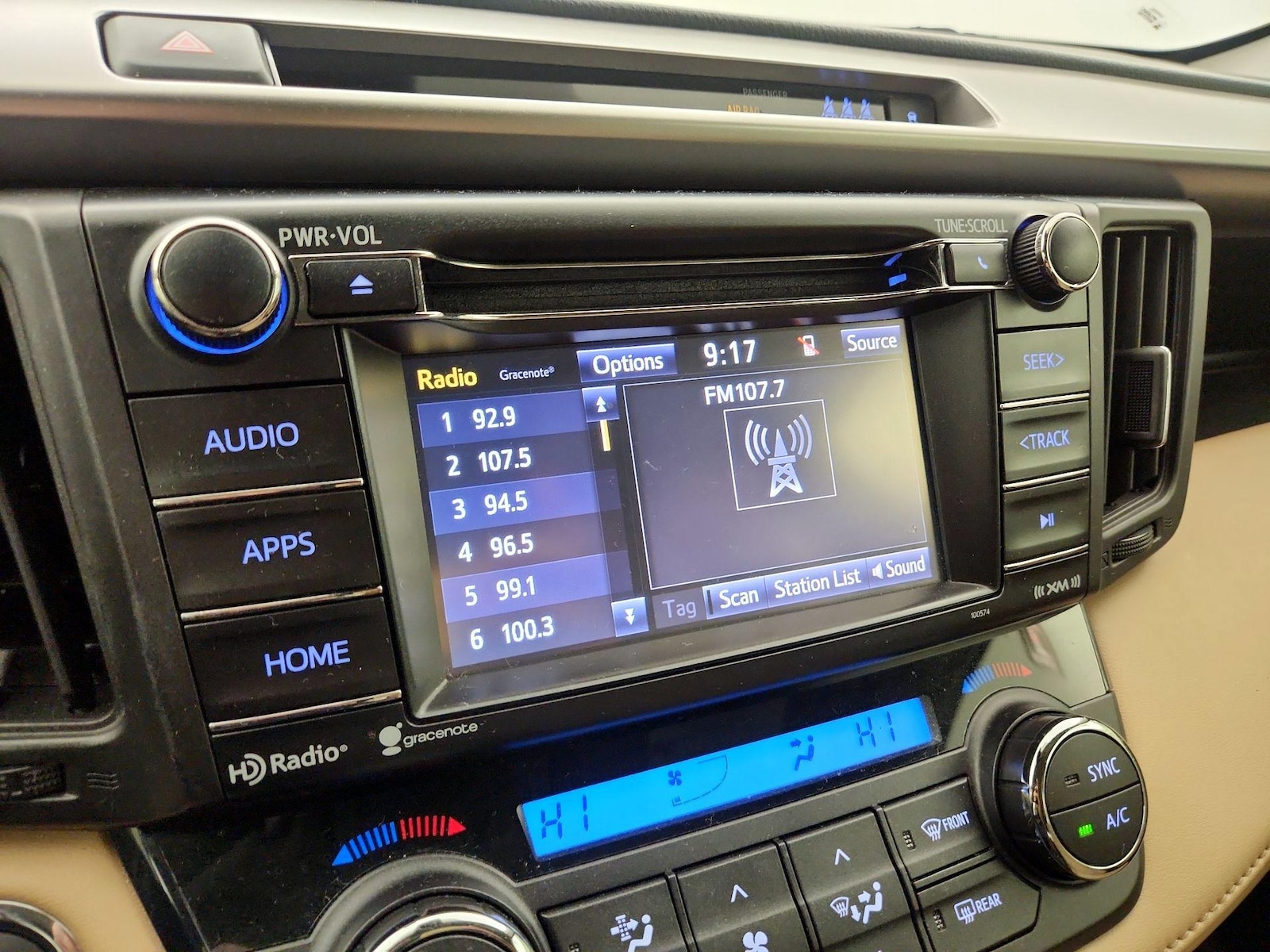 2018 Toyota RAV4 XLE - Photo 16