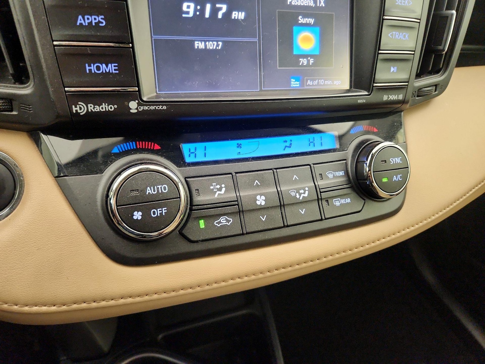 2018 Toyota RAV4 XLE - Photo 17
