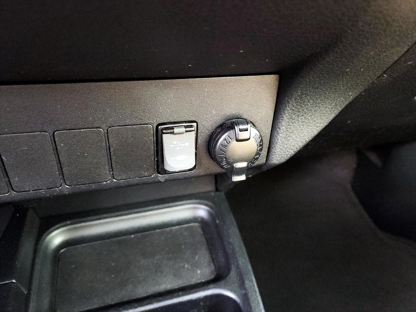 2018 Toyota RAV4 XLE - Photo 19