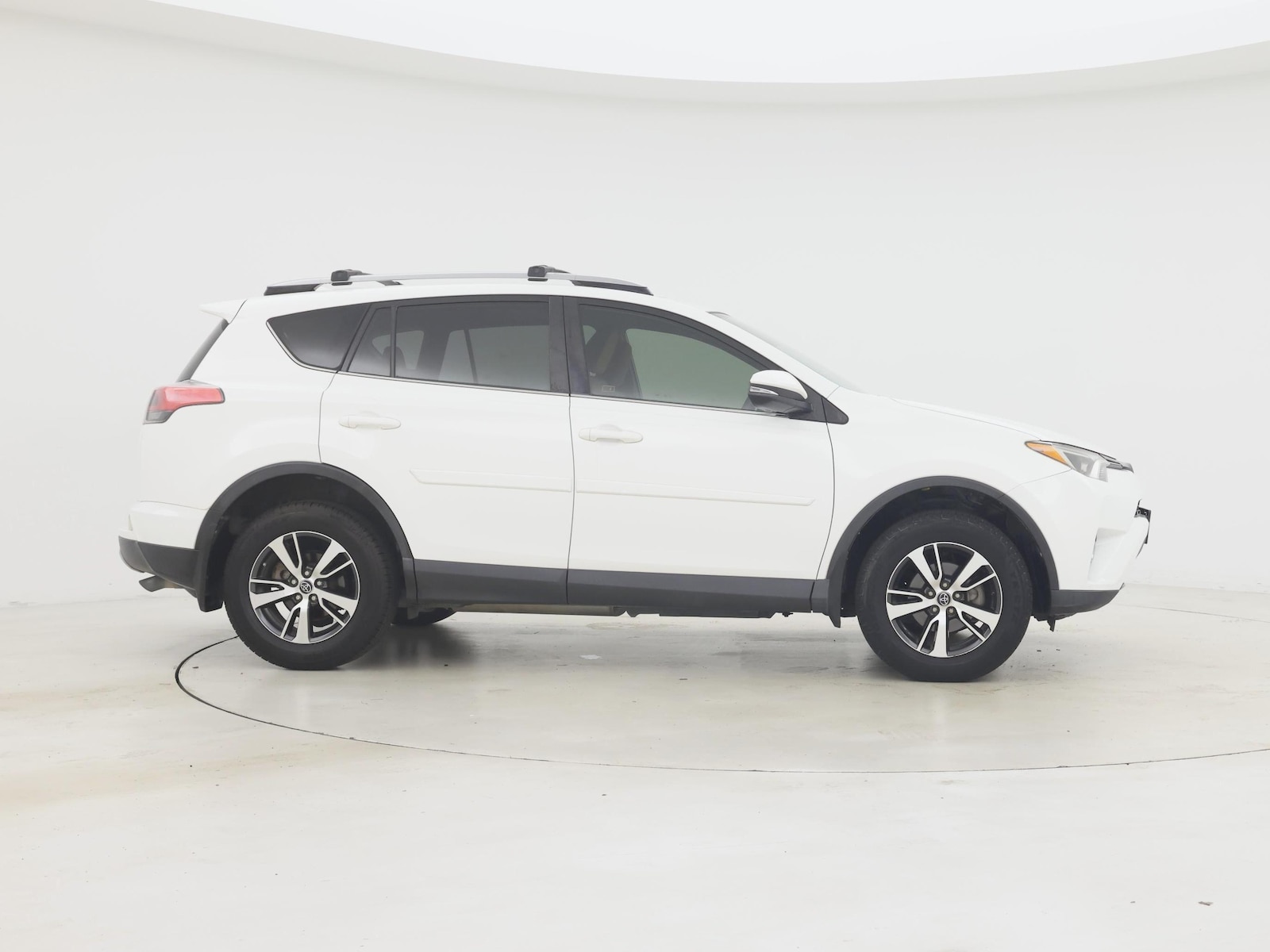 2018 Toyota RAV4 XLE - Photo 8