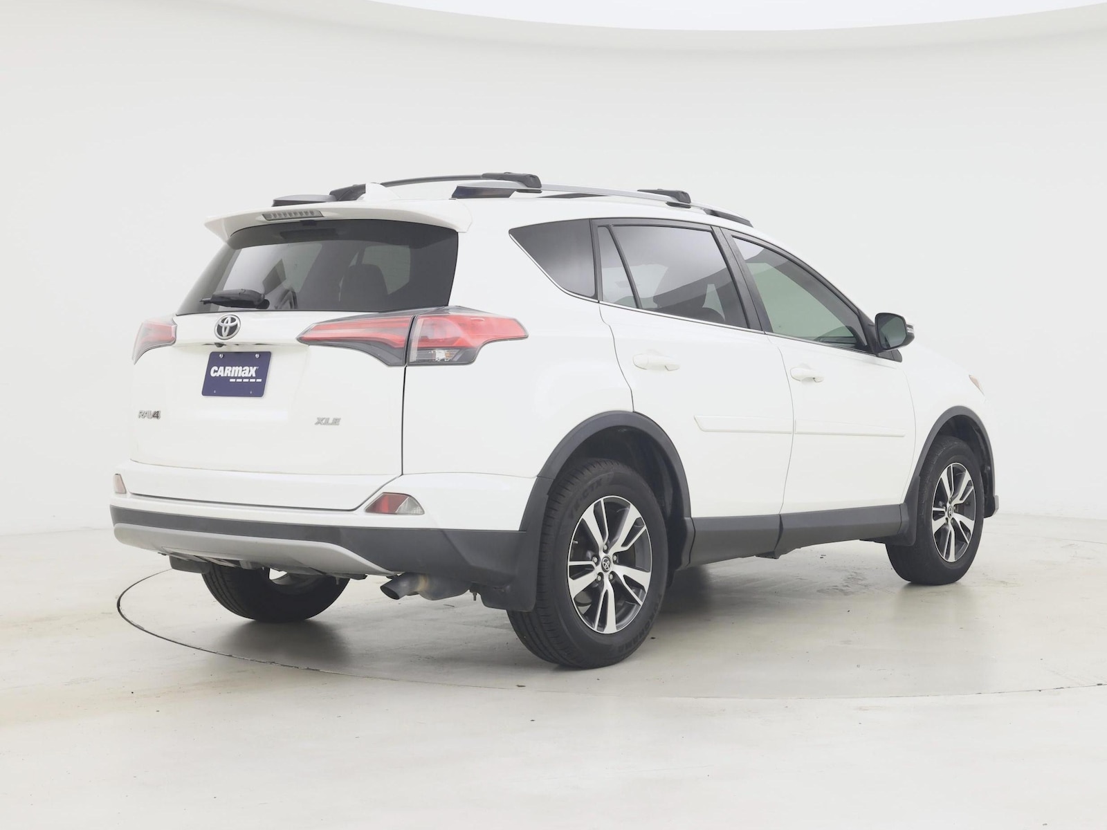 2018 Toyota RAV4 XLE - Photo 9