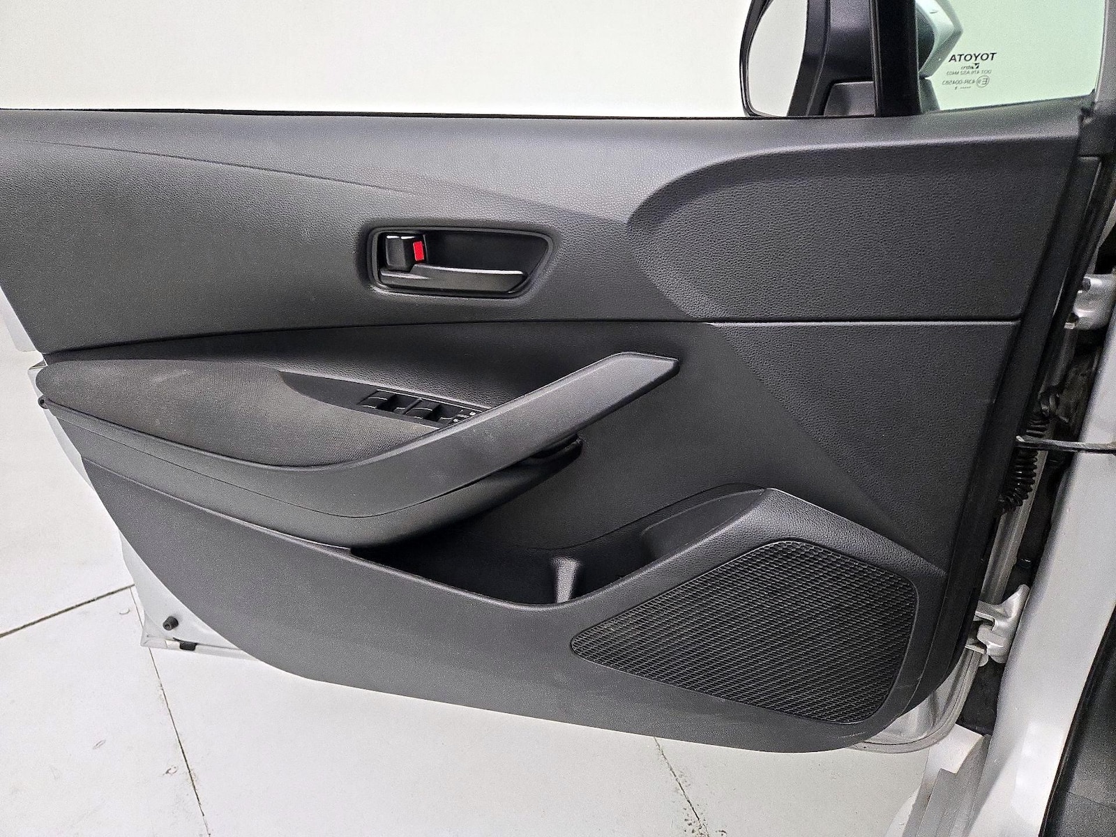 2023 Toyota Corolla LE - Photo 13