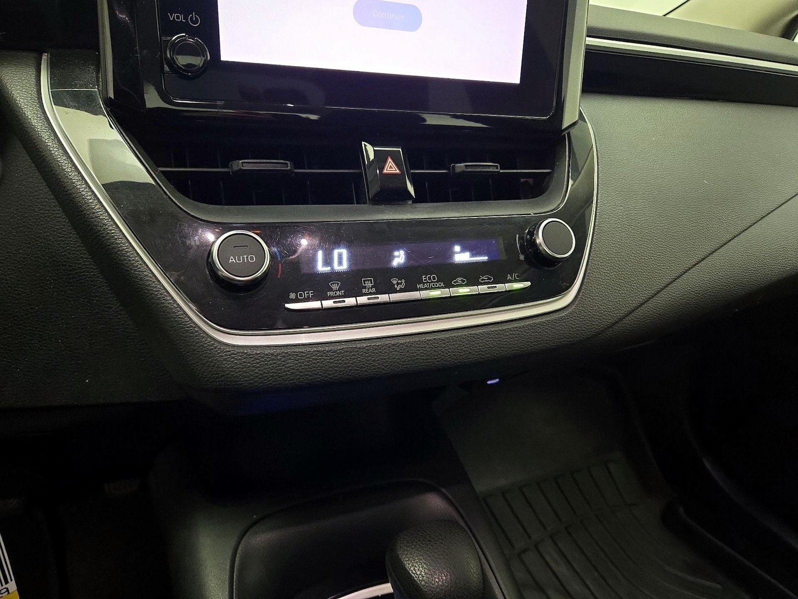 2023 Toyota Corolla LE - Photo 17
