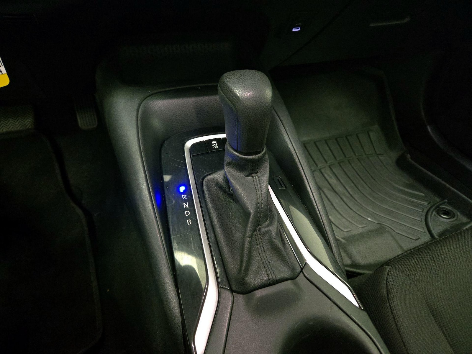 2023 Toyota Corolla LE - Photo 18