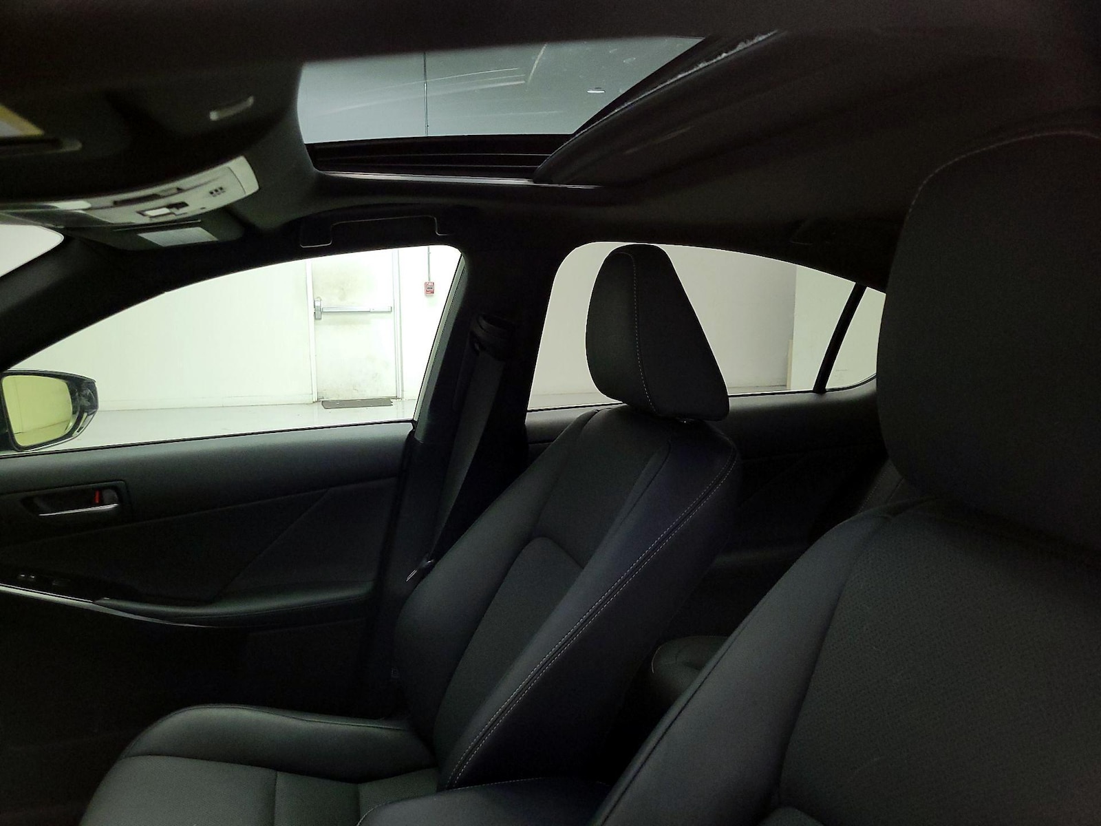 Sunroof(s) & Overhead Airbags