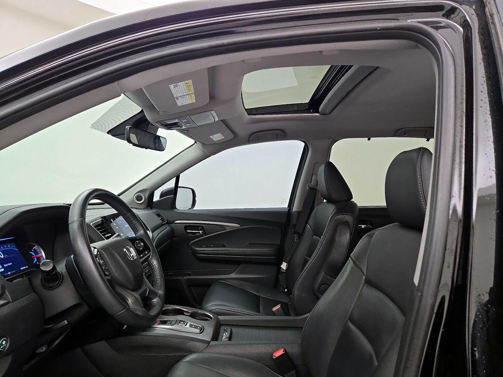 Sunroof(s) & Overhead Airbags