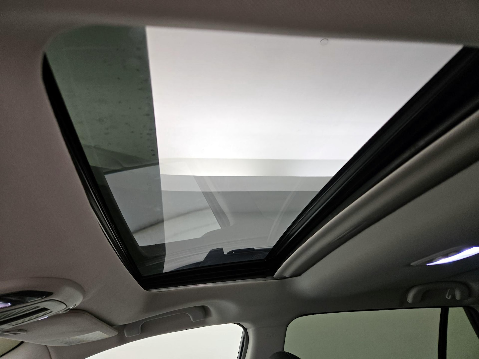 Sunroof(s) & Overhead Airbags