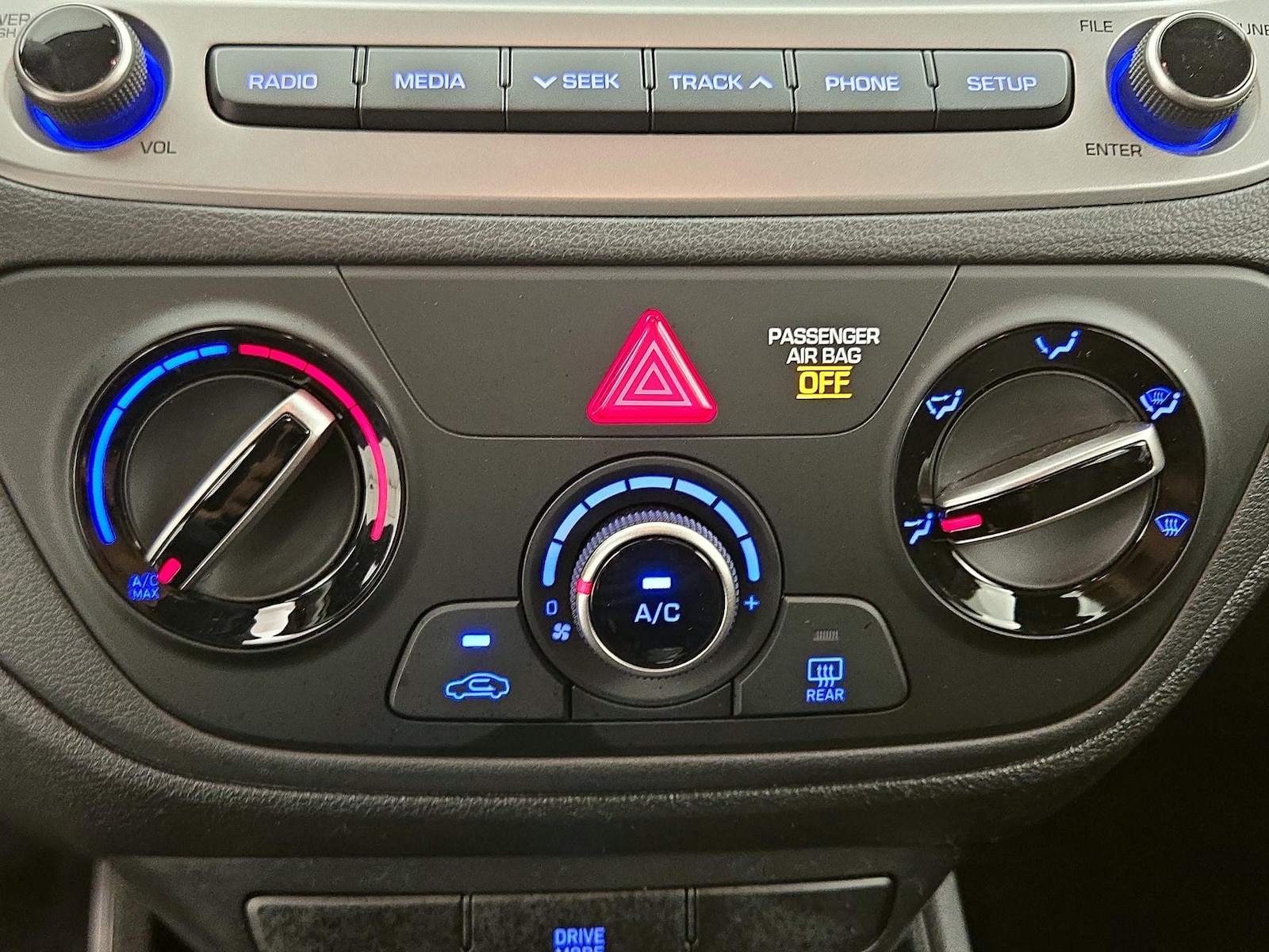 2020 Hyundai Accent SE - Photo 17