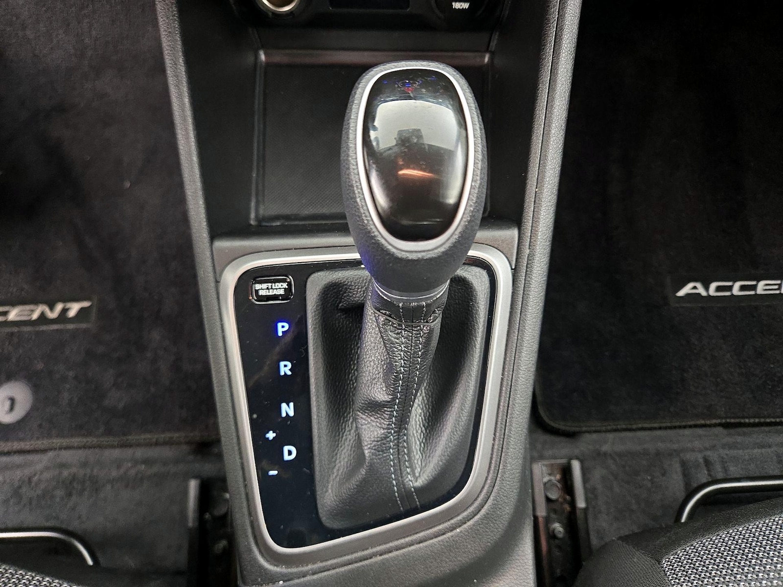 2020 Hyundai Accent SE - Photo 18