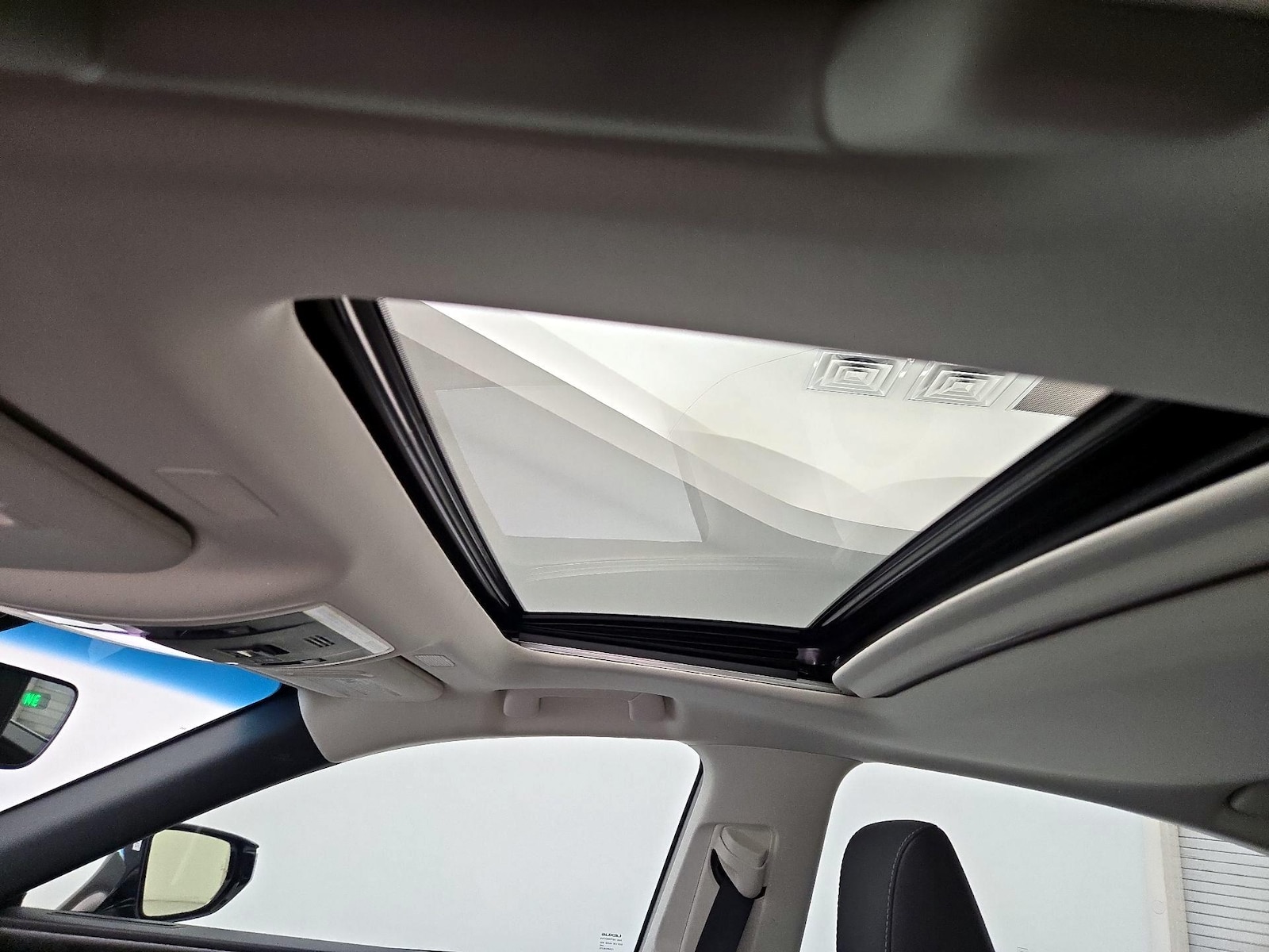 Sunroof(s) & Overhead Airbags
