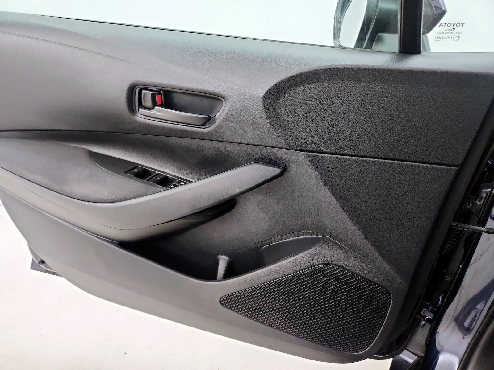 2024 Toyota Corolla LE - Photo 13