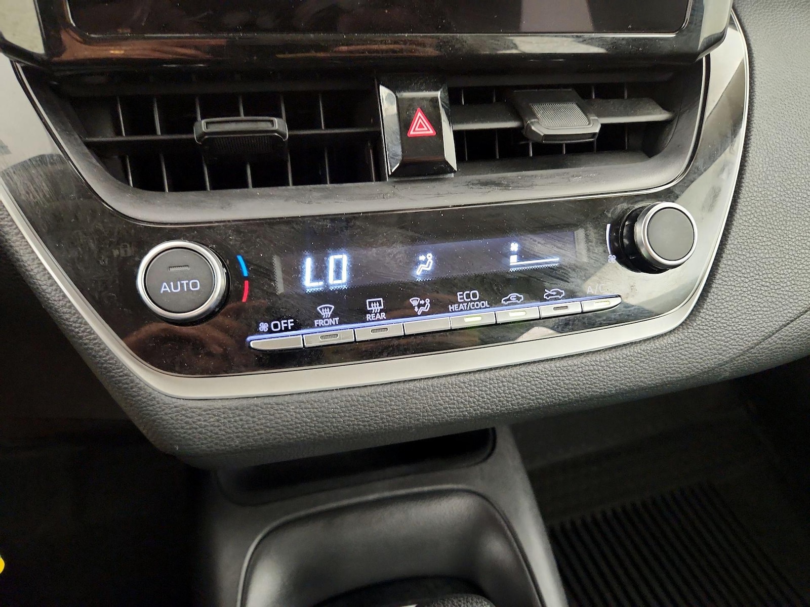 2024 Toyota Corolla LE - Photo 17