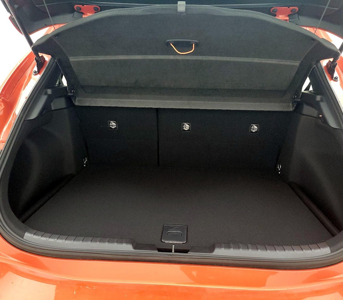 Trunk/Cargo (Seats Up)
