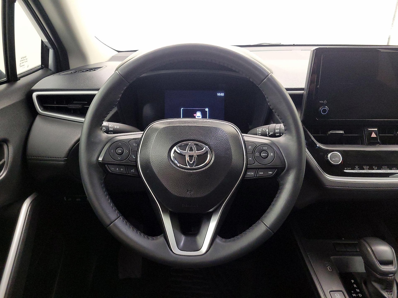 2026 Toyota Corolla Cross LE - Photo 11