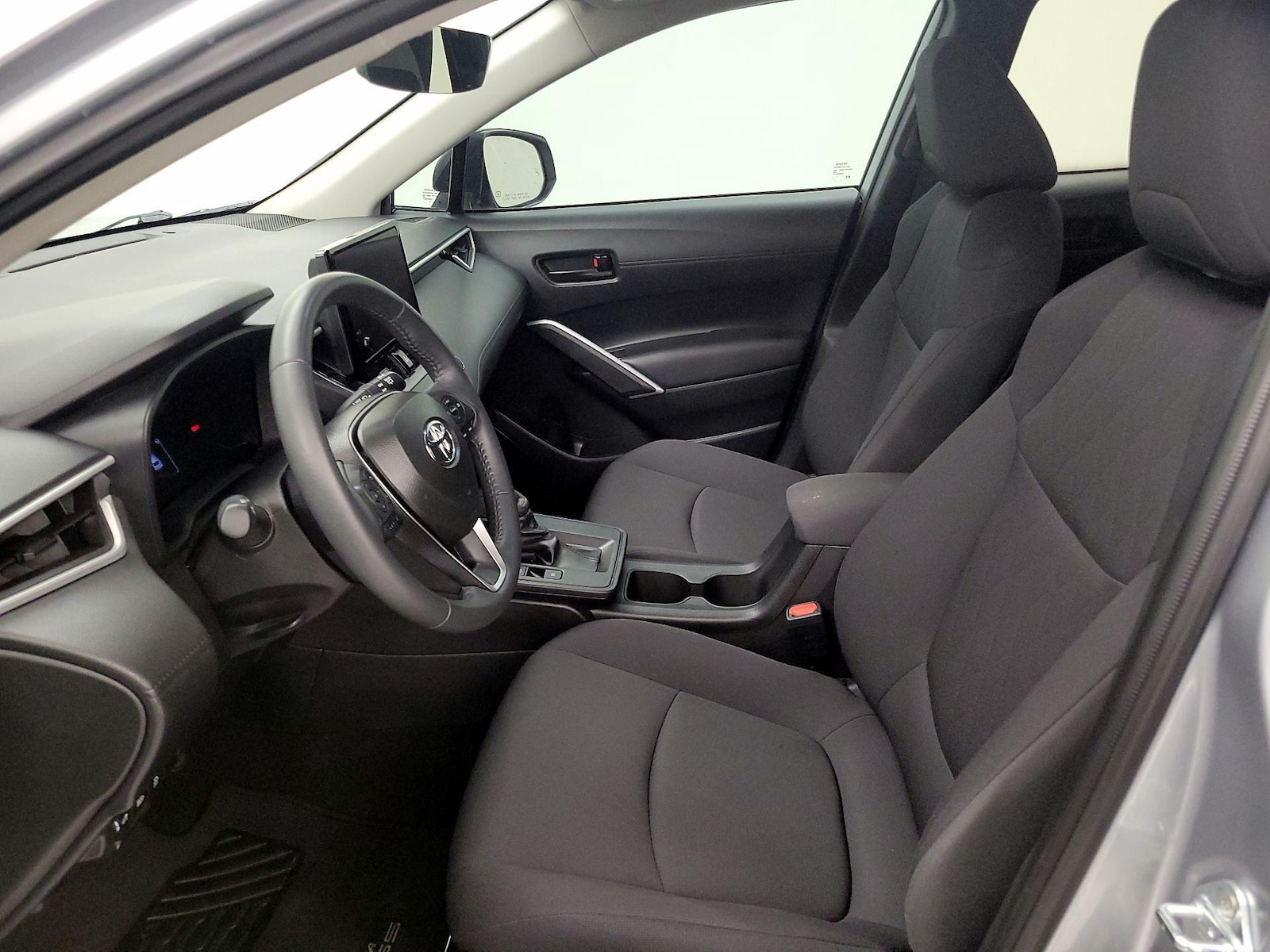 2026 Toyota Corolla Cross LE - Photo 12