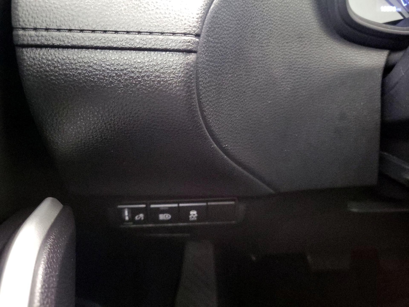 2026 Toyota Corolla Cross LE - Photo 14